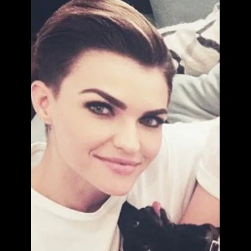 giovane donna, ruby rose, ruby rose oks, taglio di capelli di ruby rose, ruby rose anderkat