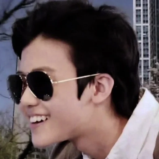 twitter, on twitter, gafas de sol, actor coreano, gafas de sol redondas