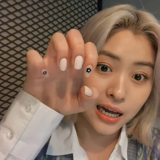 asiático, arte de uñas, ryujin itzy, cortes de pelo coreanos, ryujin sin maquillaje