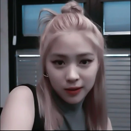 jeune femme, mamamoo munbel, moonbyul mamamoo, irène red velvet, jinsoul loona selca