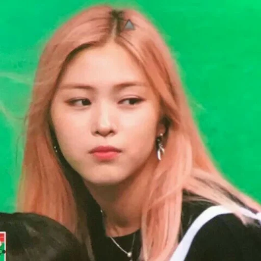 wajah, ryujin itzy, blackpink jisu, hitam pink sampai jumpa nanti, rose blackpink tanpa makeup