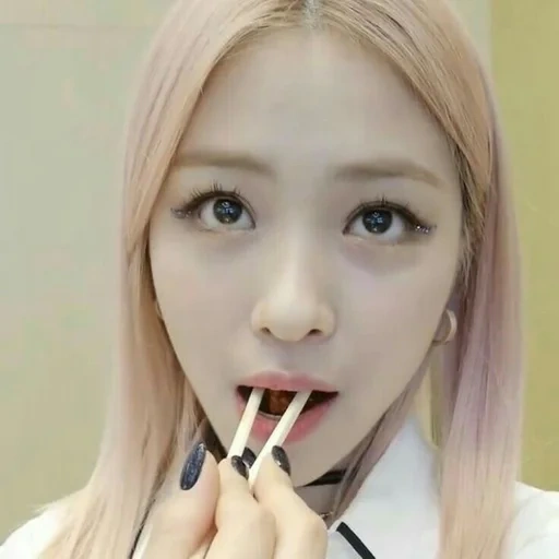 kpop, asian, they are naun, young woman, loona vivi