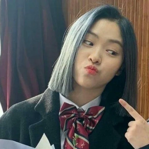 longjin, the people, yu jin iz, ryujin izy shy, koreanische mädchen