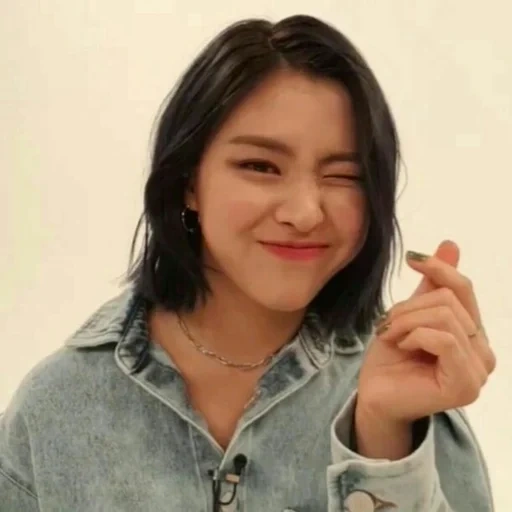 asiático, izilu jin, itzy ryujin, atriz coreana, novo sorriso de ouro