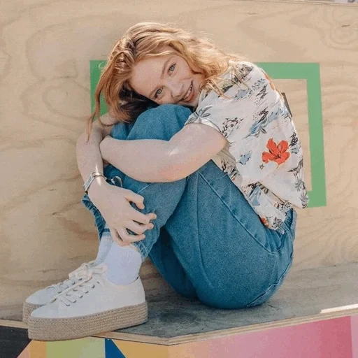 sadie, woman, sadie sink, sadie sink feet, sadie sink nike