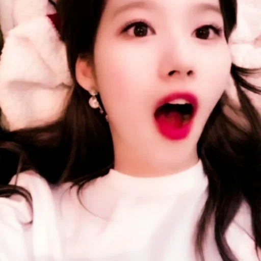 la ragazza, sono stati assunti, sana tweiss, tweet sana, twice nayeon