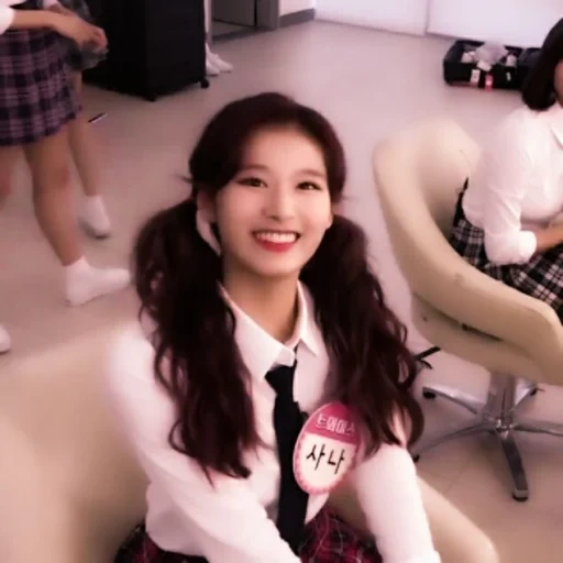 twice, dahyun, ils l'ont engagé, twice sana, minatozaki sana