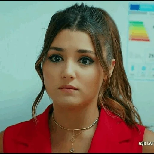 девушка, hande erçel, ханде эрчел сериалы, ханде эрчел хаят мурат, ханде эрчел запах клубники