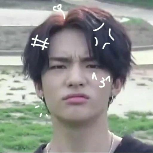 gin ji-soo, zheng zhongguo, mema hwang hyongjin, stray kids est drôle, hyunjin cute face meme