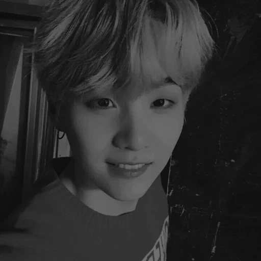 bts suga, grupo juvenil a prueba de balas shu más, grupo juvenil a prueba de balas, min young, selfie shu más bts