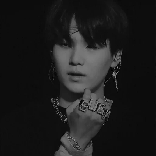 bts suga, yoongi bts, min yongi bts, ring shuga bts, min yungi è impudente