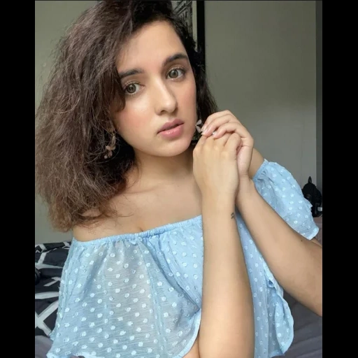 gadis, sarah ali khan, pragya jaiswal, aktris india, gadis