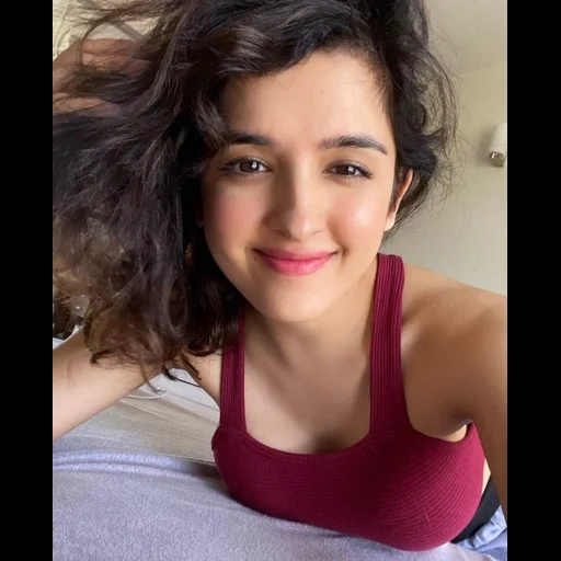 shirley setia, shirley setia con cabello limpio, cámara, setia, niña