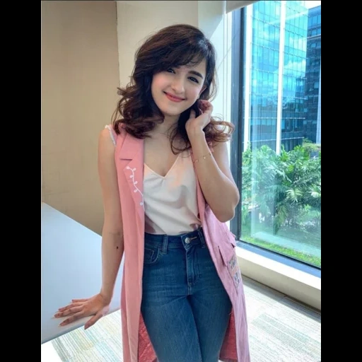 shirley setia, femme, fille, jacqueline fernandez, shirley setia jambes