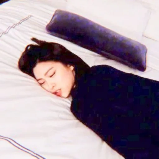 шин рюджин спит, рюджин спит, beauty sleep подушка, girl sleep, корейские актеры