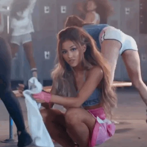 la ragazza, ariana grande, ariane grande said said, ariana grande da lato a lato, ariane grande clip edge