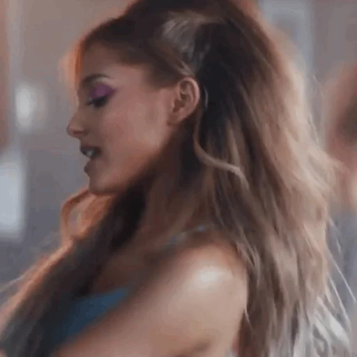 mujer joven, lado de ariana, ariana grande, hermosa chica, ariana grande lado tu lado