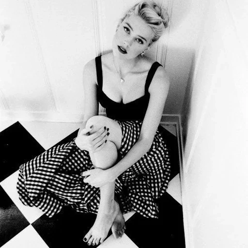 young woman, amber heard, black white, amber herd monroe, the photo session is female