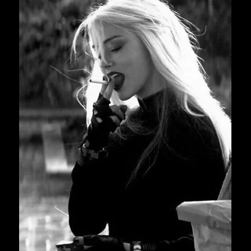 pale, young woman, amber heard, smoking girl, amber hurd three days murder