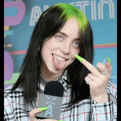 billy ailish with green hair smiles, billy ailish with green hair, billy ailish, billie eilish, girl