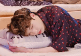 garoto, dorme camas, um garoto bonito, o círculo perfeito é um filme, a menina dorme camas