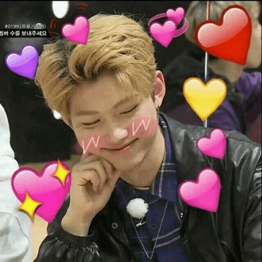 um meme de amor kpop, namjun bts heart, felix stray kids heart, felix grita crianças perdidas, felix lee stray kids hearts