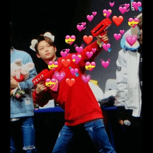 k pop, mcconaughey, felix errant enfants, felix stray kids london, des enfants errants felix hearts