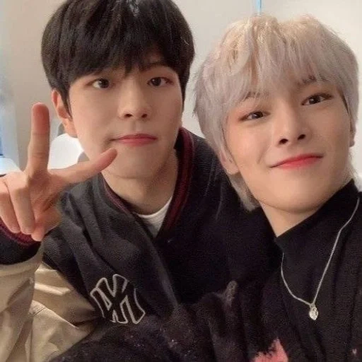 seungmin, enjun bombu, dans des enfants errants, sonchone enfants enfants, got7 jackson selfie