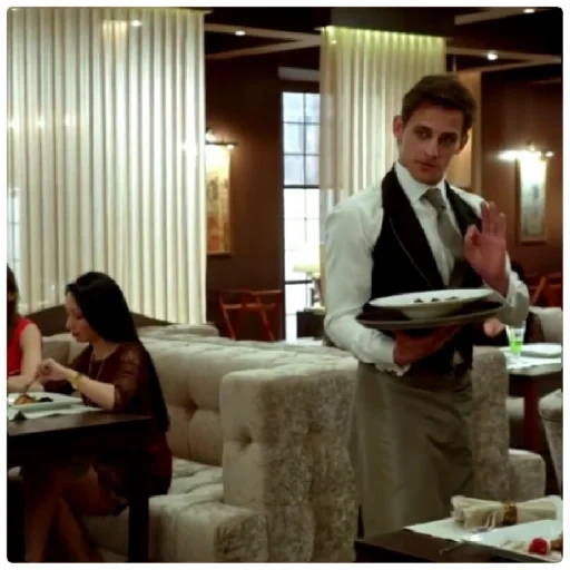 hombre, camarero, restaurante pareja, catering hotelero, camarero superior del restaurante