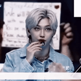 cantantes pop, cantantes para niños, weoun ateez jimin, peinado kay pop, cantantes de celebridades