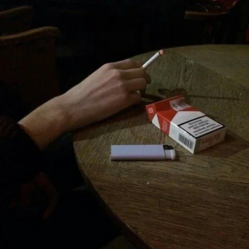 сигареты, пачка сигарет, эстетика сигарет, эстетика сигарет рук, если есть кармане пачка сигарет