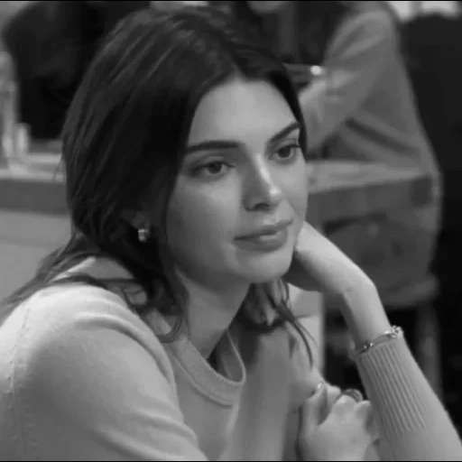 mujer, mujer joven, anivar 2022, kendall jenner, alex chang 2022