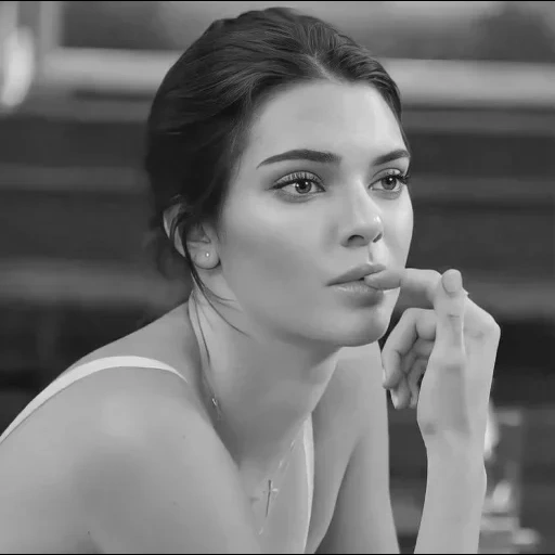 mujer joven, hind sahli, emilia clark, actores turcos, modelo de kendall jenner