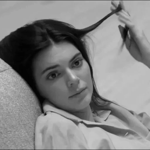 giovane donna, donna, kendall jenner, il segreto della serie laura argentina