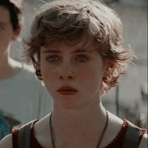 beverly março, sofia lillis, beverly marsh, sofia lillis beverly march, sophia lillis burning head