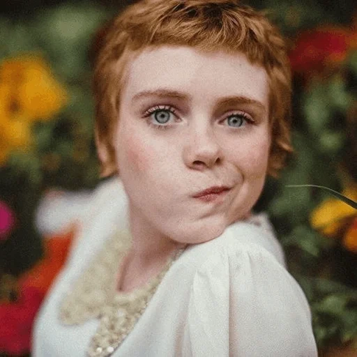 sophia lillis, sophia lillis, sophia lilith 2020, cortar el pelo para el niño, entrevista con sofía lilis