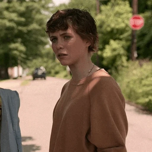 sofia lillis, beverly marsh, very strange things, sofia lillis series 2020, i don't like this season 1 episode 1