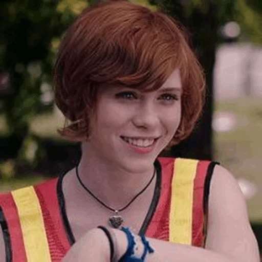 sophia lillis, beverly marsh, noemi merlan 2021, sophia lilith nancy drew, película de escalera secreta nancy drew 2019