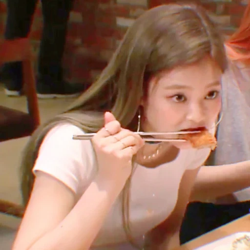 девочка, дженни ким, jennie lisa, rose blackpink eating, lisa blackpink ice cream