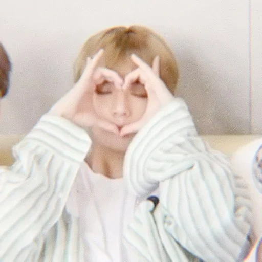 camera, kim ta hyun, taehyung bts, bangtan boys, kim taehyun heart pear