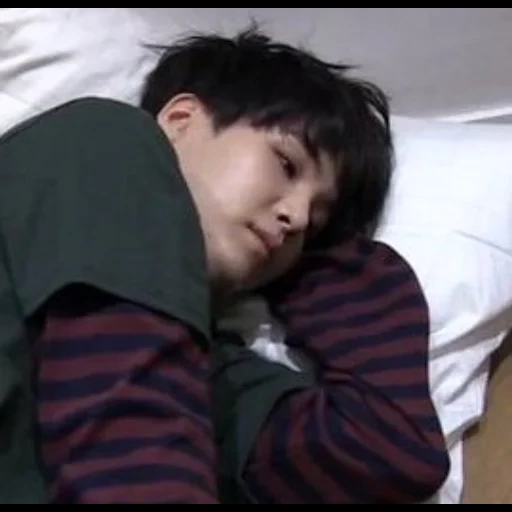 zheng zhongguo, bts yoongi, boys di bangtan, min yongi bts, lega giovanile antiproiettile dormiente