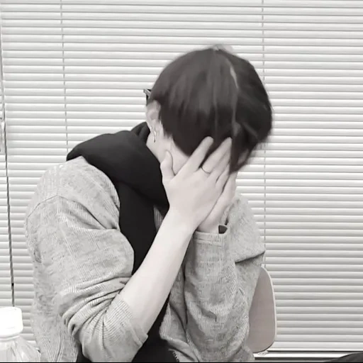 tipo, humano, mark lee llorando, un chico guapo, bts jimin está triste