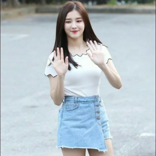 emiri suzuhara, девушки корейские, азиатские девушки, корейская мода джинсовая юбка, cheyeon dia debut полный рост