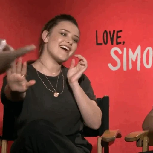 jeune femme, actrices, love simon, katherine langford, nick robinson catherine langford