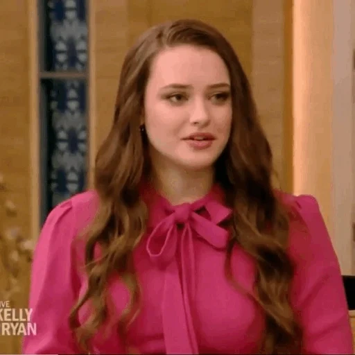 junge frau, katherine langford, schauspielerin katherine langford, katherine langford hannana baker, katherine langford hannana baker lächeln