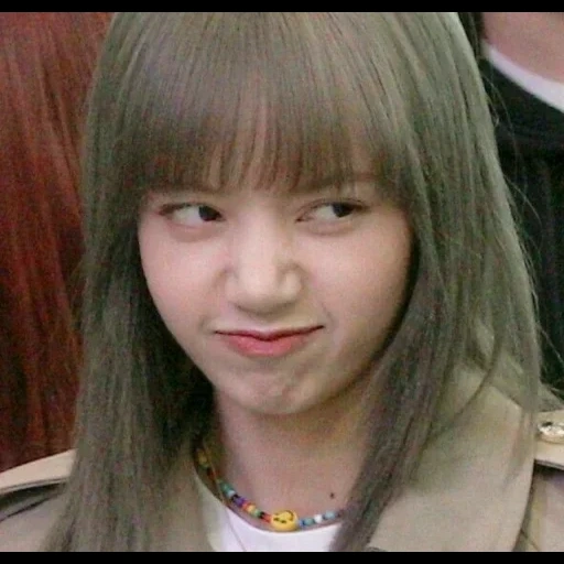 caméras, petite fille, poudre noire, lisa blackpink, blackpink memes