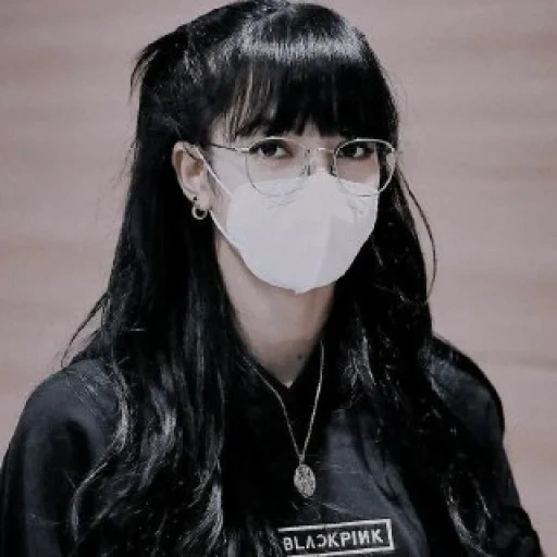 kinji show, polvo negro, lisa blackpink, pelo negro de lalisa manoban, lalisa manoban 2020 cabello oscuro