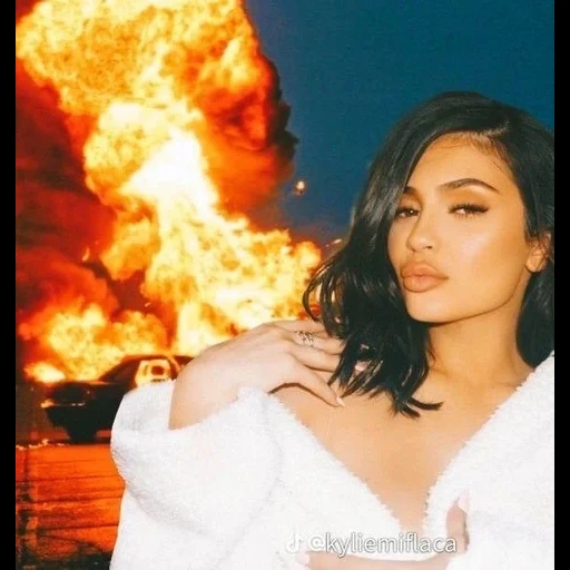 gadis, kelly brown, ledakan api, latar belakang ledakan, kylie jenner 2018