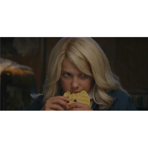 блондинка, фото квартире, блондинка актриса, очень странные дела, leslie knope waffles