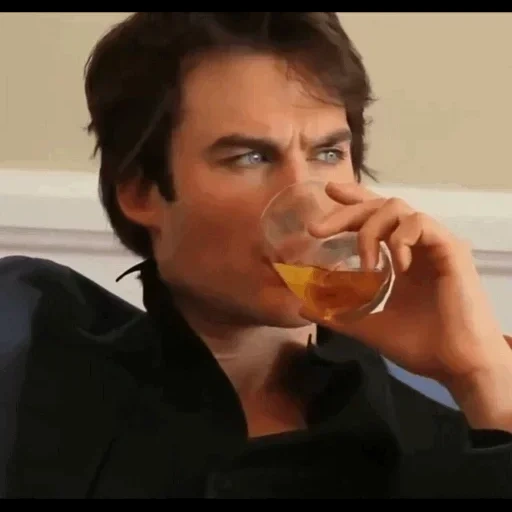 ian somerhold, damon salvatore, ian somerhold bourbon, ian somerhold bebe whisky, damon salvatore y vampire diaries